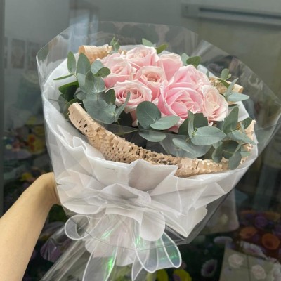 Romantic Rose Hand Bouquet (12sticks)